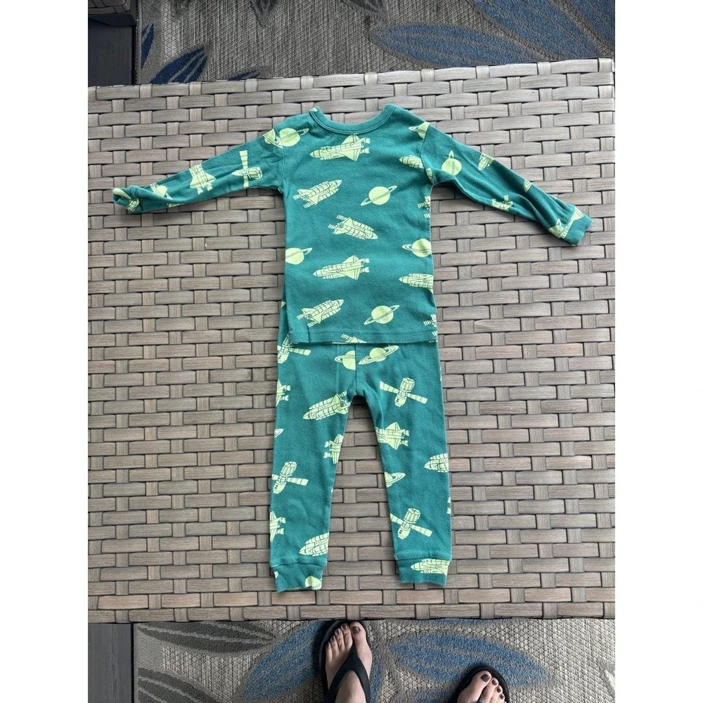 babyGap 100% Organic Cotton‎ Space PJ Set Size 2 Glow in the Dark Green